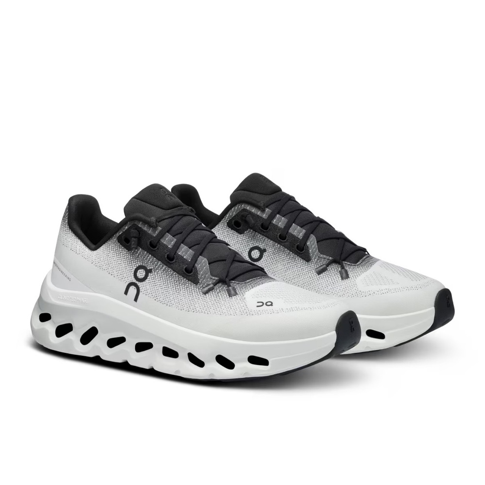 On Running - Cloudtilt Sneaker Black/Ivory (from Zendaya edit!) Women’s Size 8.5